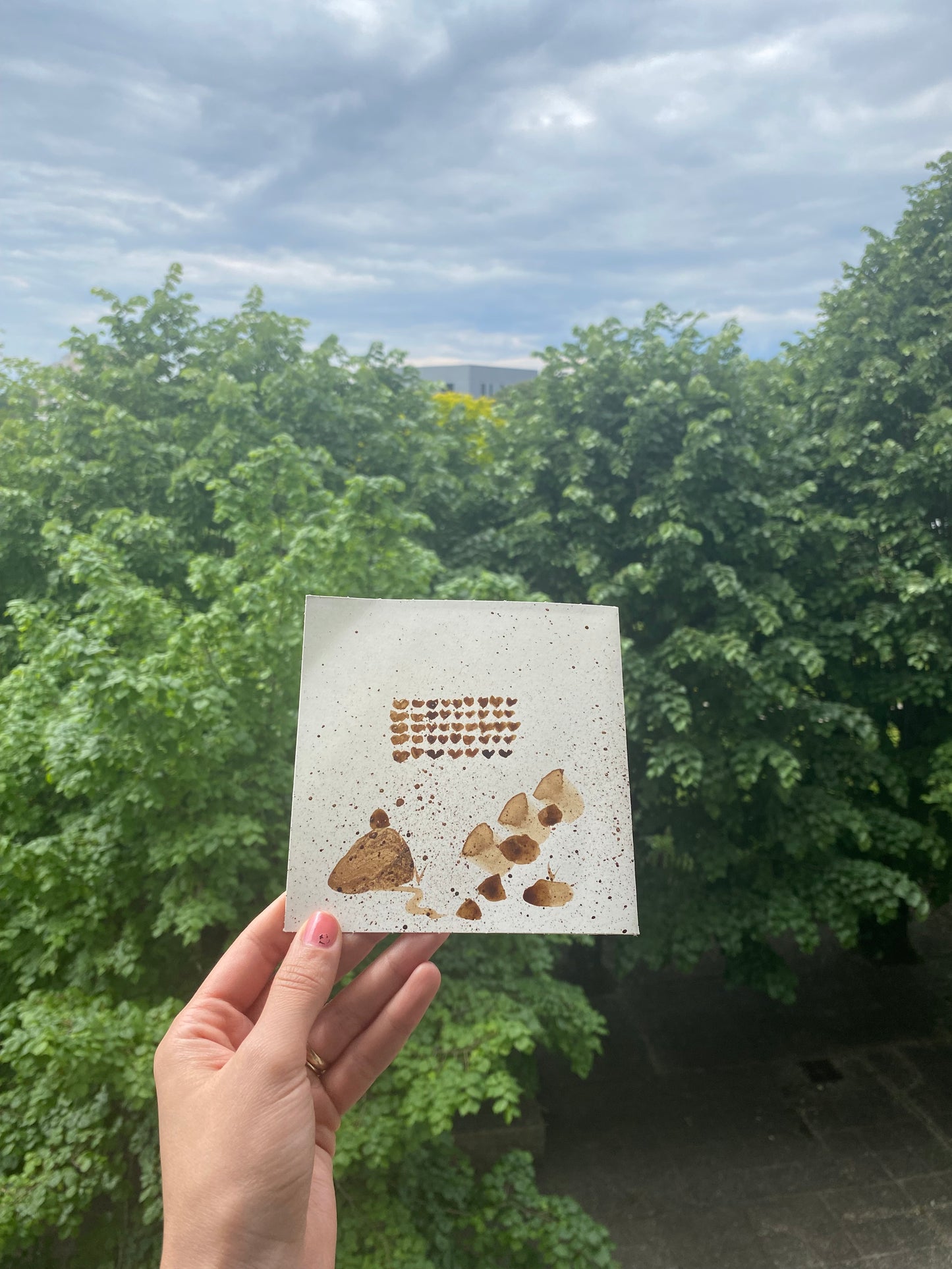 🎁 Carte illustrée – Peinture au café | 13,5 cm x 13,5 cm