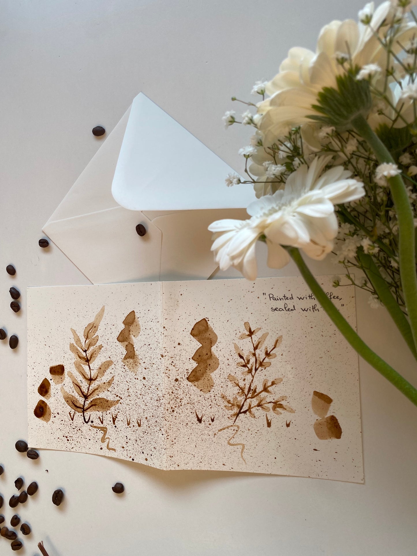 🎁 Carte illustrée – Peinture au café | 13,5 cm x 13,5 cm